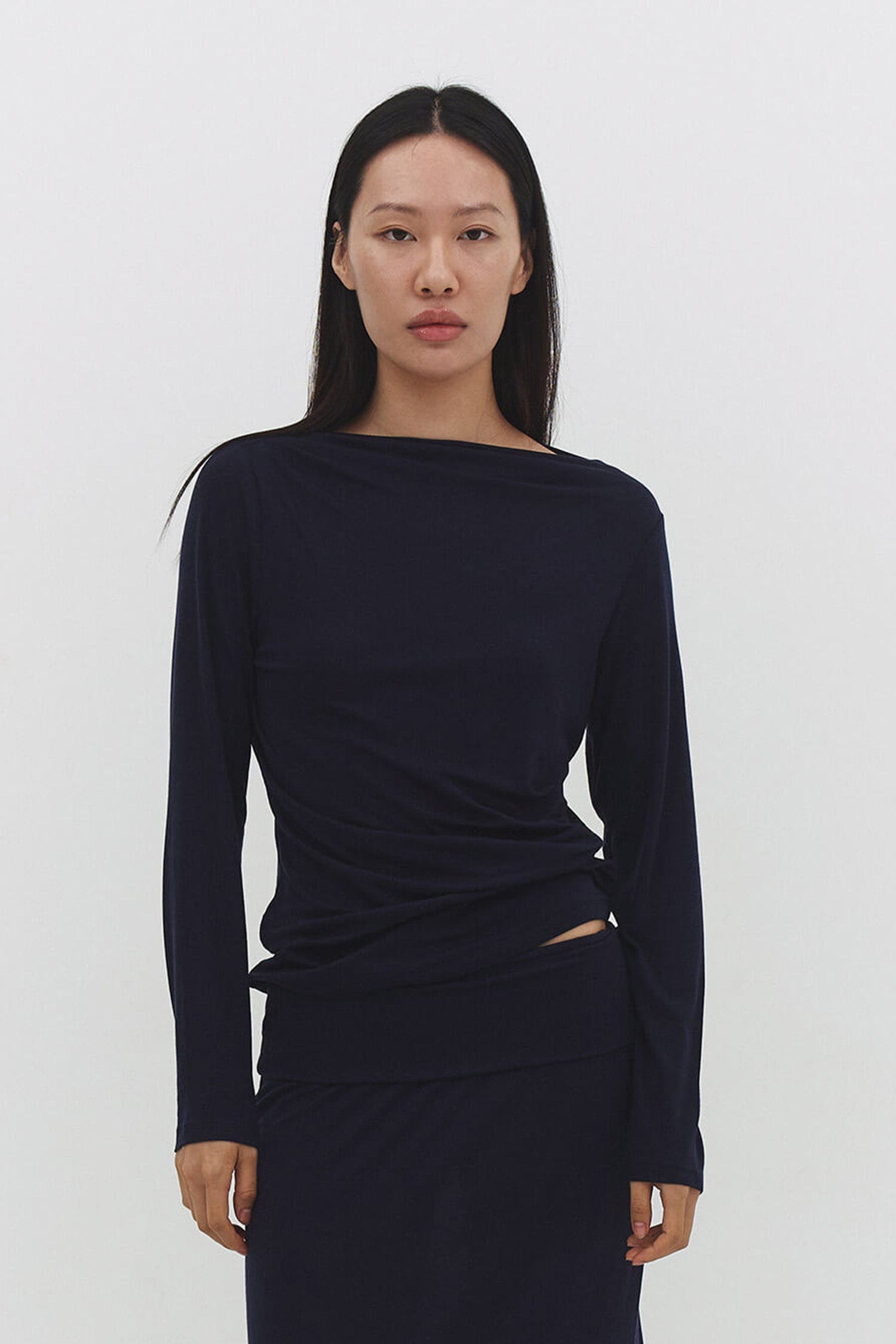 NARAE LONG SLEEVE TOP IN NAVY